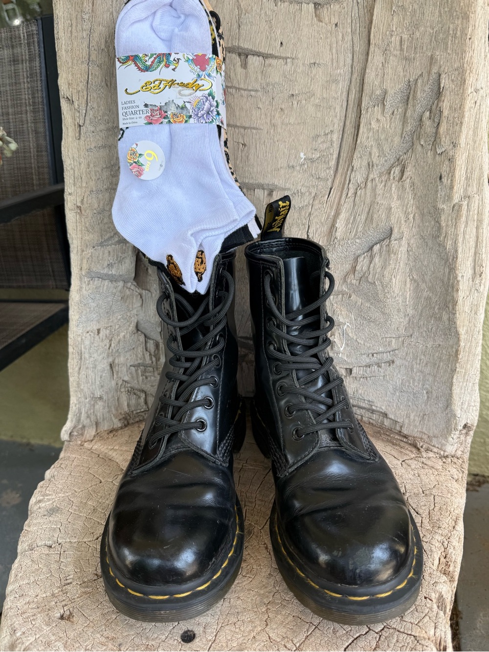 Black Patent DR MARTENS COMBAT BOOTS THE ORIGINAL 7 W ED HARDY SOCKS